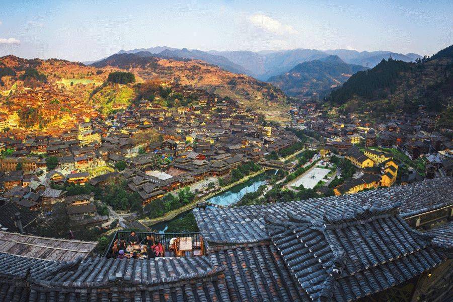 黔风独语，苗族演员的神秘开场